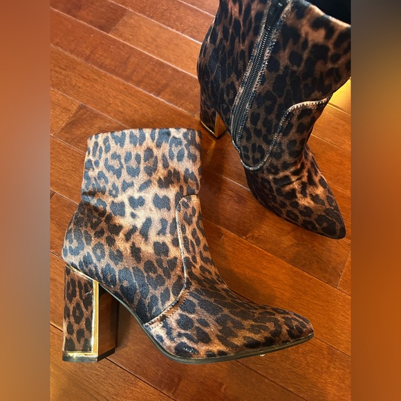 Velvet Leopard Boot - Picture 4 of 10